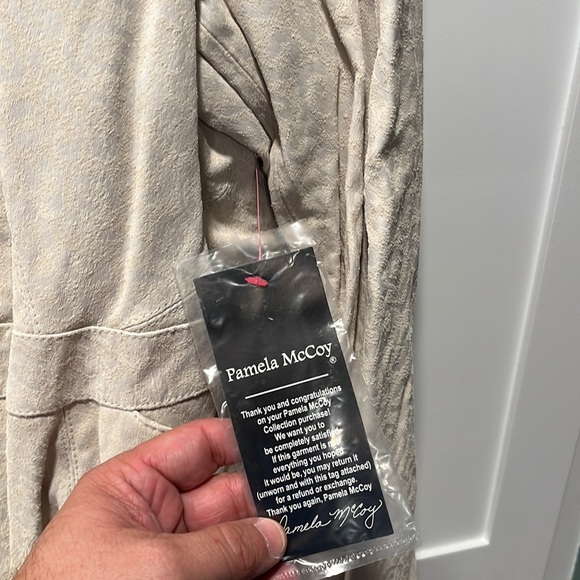 100% suede leather jacket Pamela McCoy size 2X Beige color, vague cheetah print. - Picture 5 of 5